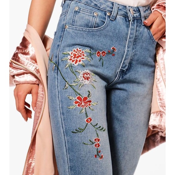 Embroidered mom jeans - Picture 4 of 5